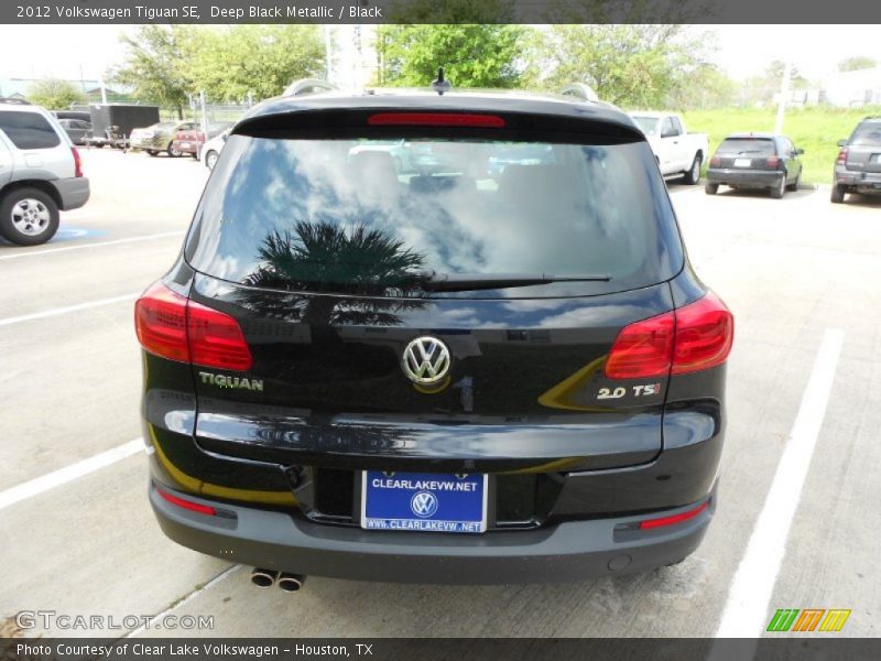 Deep Black Metallic / Black 2012 Volkswagen Tiguan SE