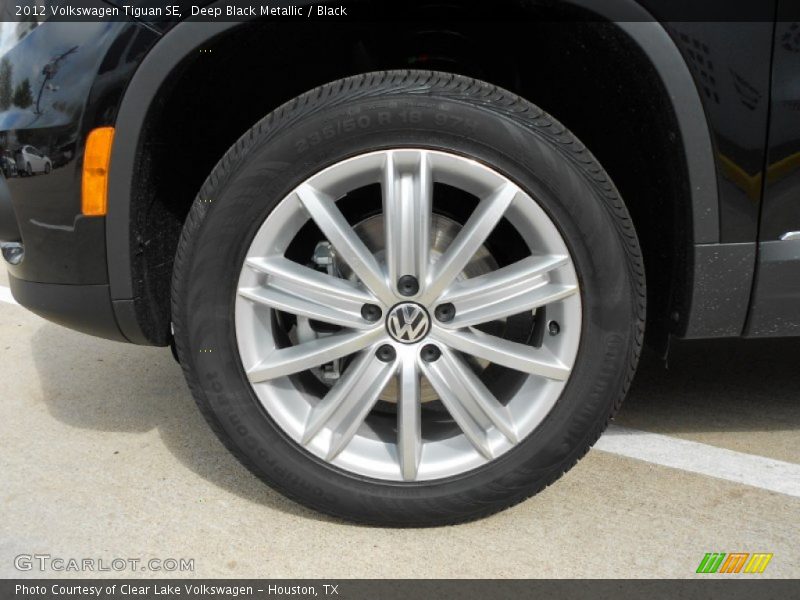 Deep Black Metallic / Black 2012 Volkswagen Tiguan SE