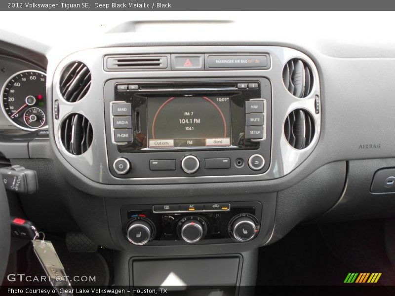 Deep Black Metallic / Black 2012 Volkswagen Tiguan SE