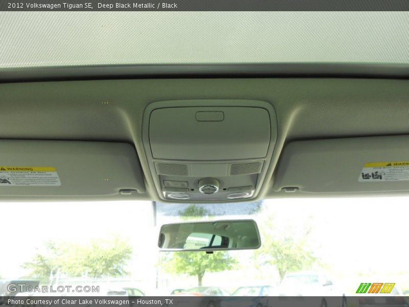 Deep Black Metallic / Black 2012 Volkswagen Tiguan SE
