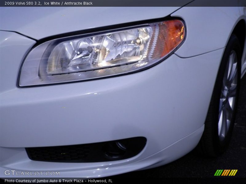 Ice White / Anthracite Black 2009 Volvo S80 3.2