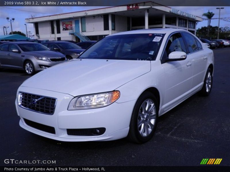 Ice White / Anthracite Black 2009 Volvo S80 3.2