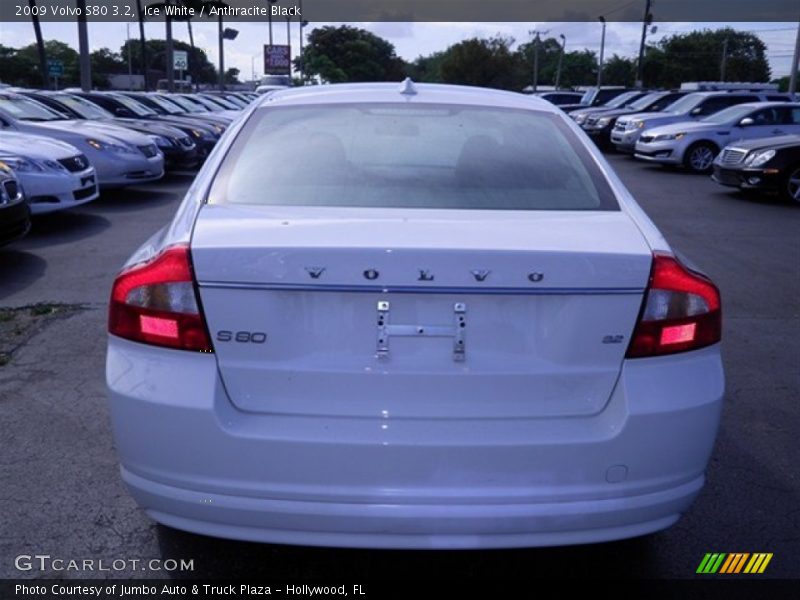 Ice White / Anthracite Black 2009 Volvo S80 3.2
