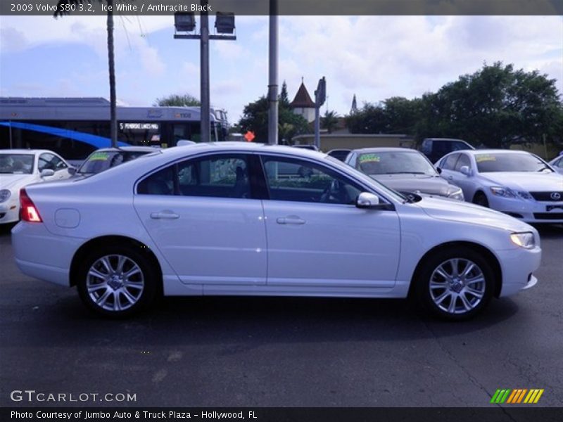 Ice White / Anthracite Black 2009 Volvo S80 3.2