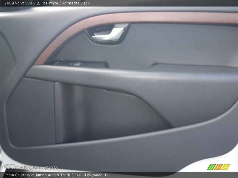 Ice White / Anthracite Black 2009 Volvo S80 3.2