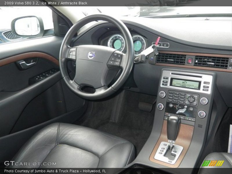 Ice White / Anthracite Black 2009 Volvo S80 3.2