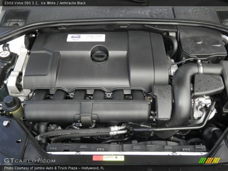 Ice White / Anthracite Black 2009 Volvo S80 3.2