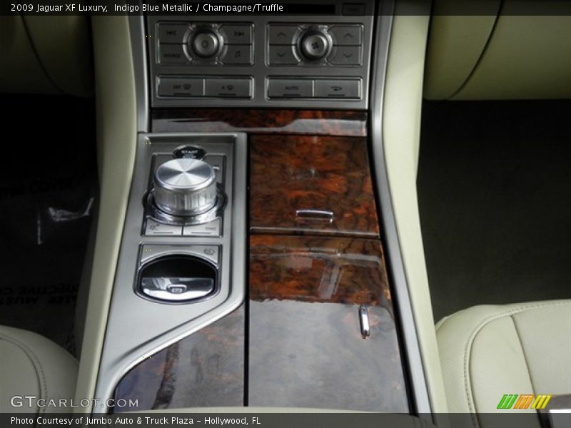 Indigo Blue Metallic / Champagne/Truffle 2009 Jaguar XF Luxury