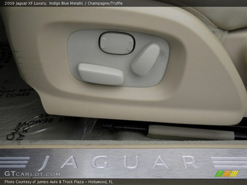 Indigo Blue Metallic / Champagne/Truffle 2009 Jaguar XF Luxury