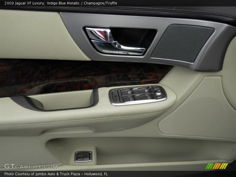 Indigo Blue Metallic / Champagne/Truffle 2009 Jaguar XF Luxury