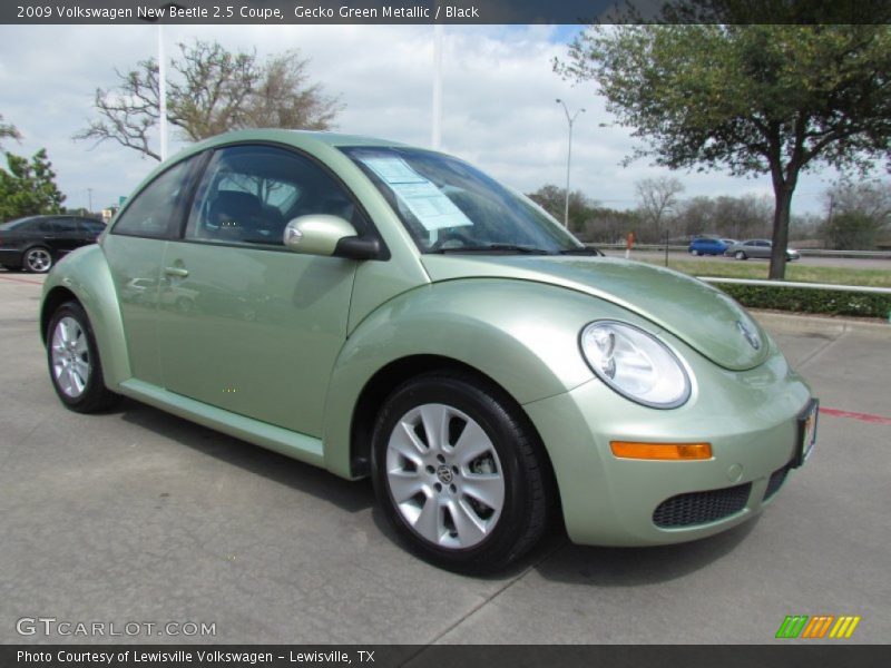 Front 3/4 View of 2009 New Beetle 2.5 Coupe