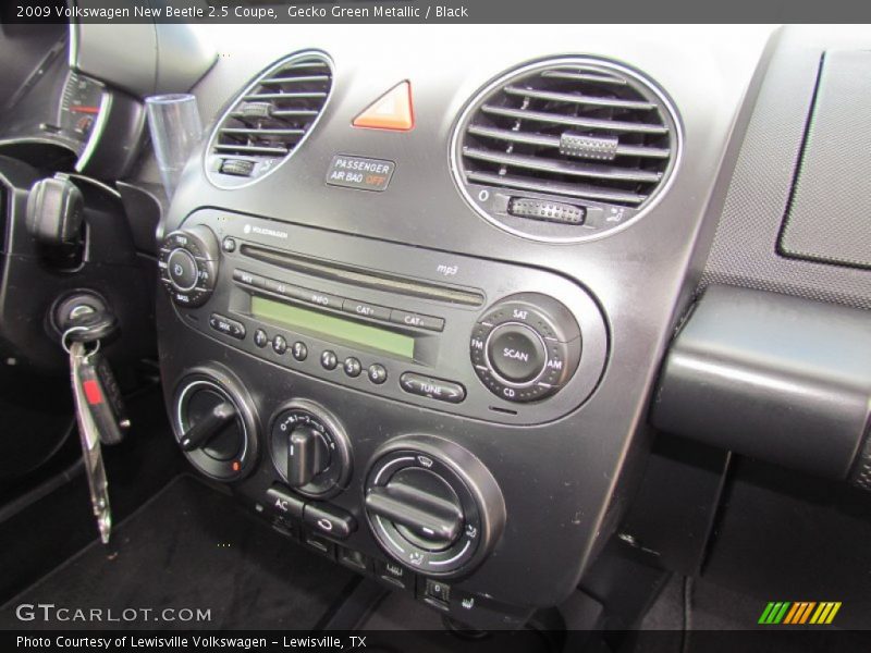 Controls of 2009 New Beetle 2.5 Coupe