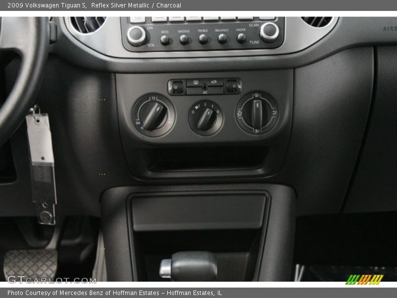 Reflex Silver Metallic / Charcoal 2009 Volkswagen Tiguan S