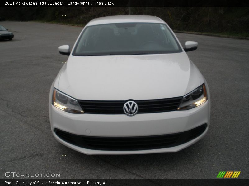Candy White / Titan Black 2011 Volkswagen Jetta SE Sedan