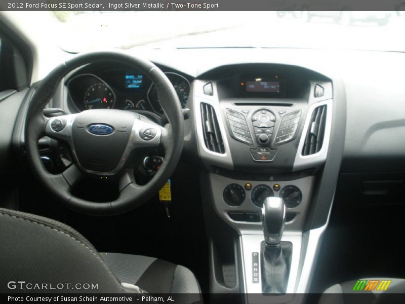 Ingot Silver Metallic / Two-Tone Sport 2012 Ford Focus SE Sport Sedan