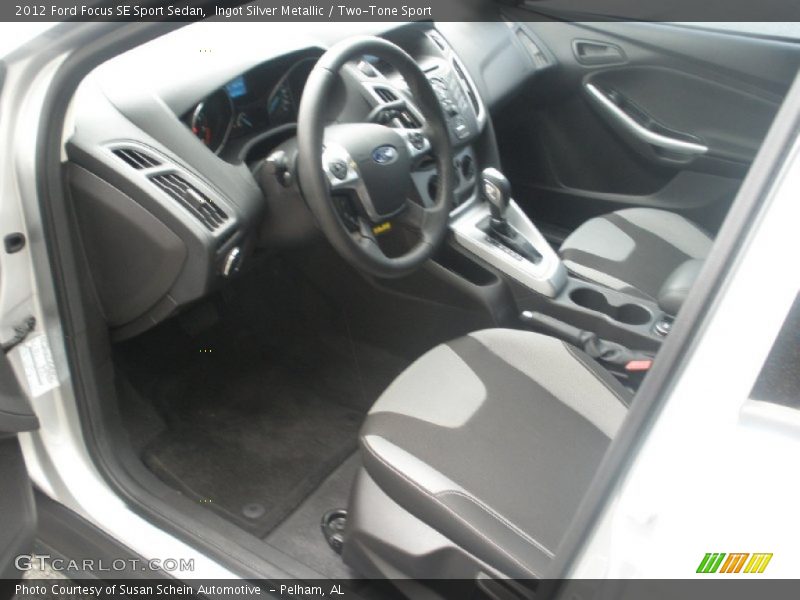 Ingot Silver Metallic / Two-Tone Sport 2012 Ford Focus SE Sport Sedan