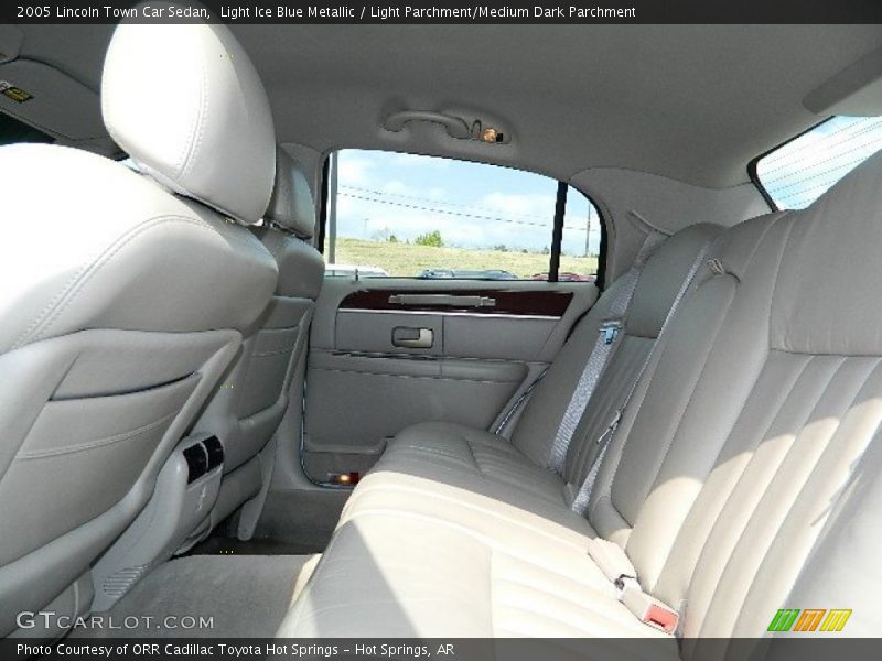 Light Ice Blue Metallic / Light Parchment/Medium Dark Parchment 2005 Lincoln Town Car Sedan
