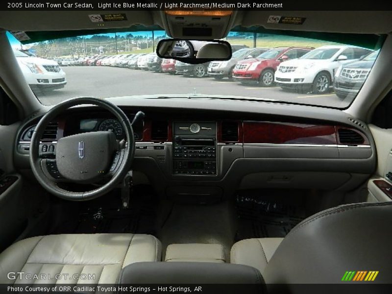 Light Ice Blue Metallic / Light Parchment/Medium Dark Parchment 2005 Lincoln Town Car Sedan