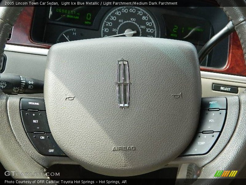 Light Ice Blue Metallic / Light Parchment/Medium Dark Parchment 2005 Lincoln Town Car Sedan