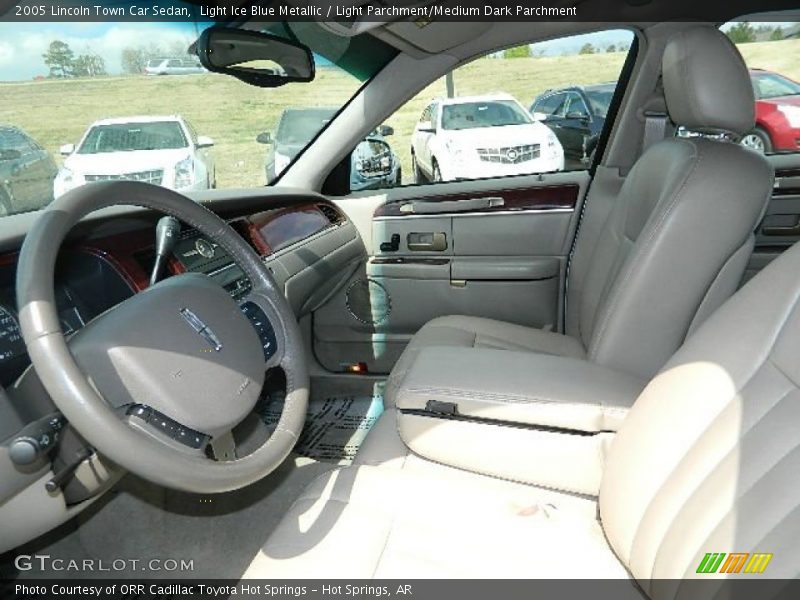 Light Ice Blue Metallic / Light Parchment/Medium Dark Parchment 2005 Lincoln Town Car Sedan