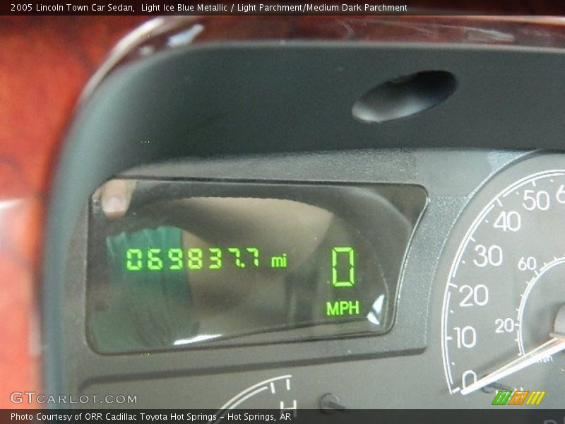 Light Ice Blue Metallic / Light Parchment/Medium Dark Parchment 2005 Lincoln Town Car Sedan