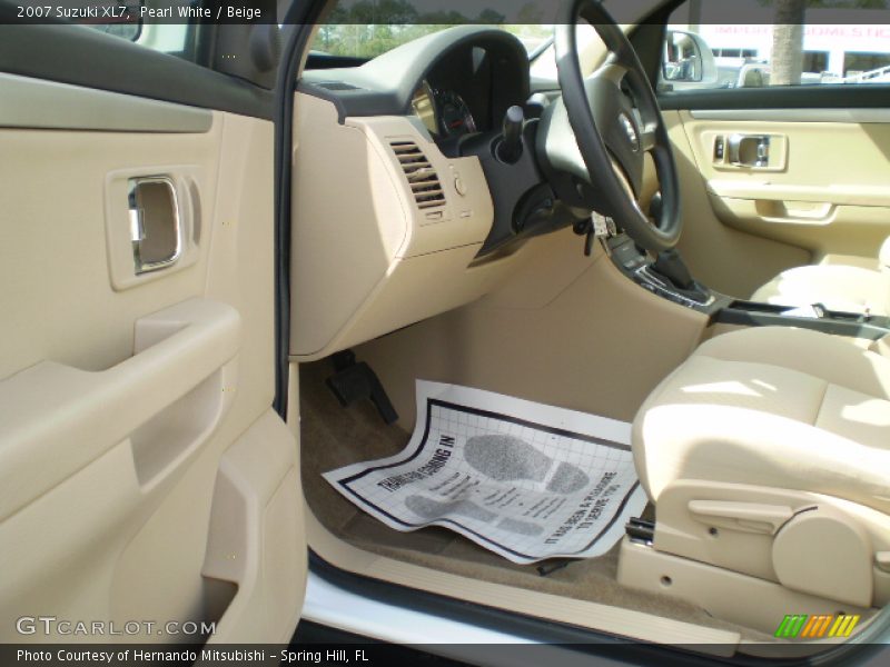 Pearl White / Beige 2007 Suzuki XL7