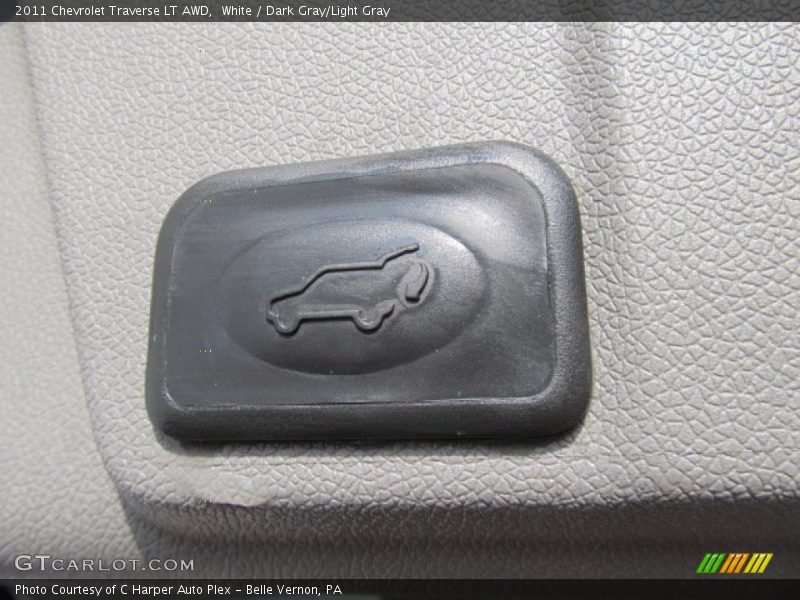 White / Dark Gray/Light Gray 2011 Chevrolet Traverse LT AWD