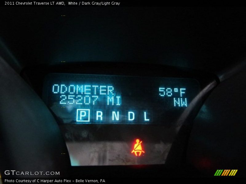 White / Dark Gray/Light Gray 2011 Chevrolet Traverse LT AWD