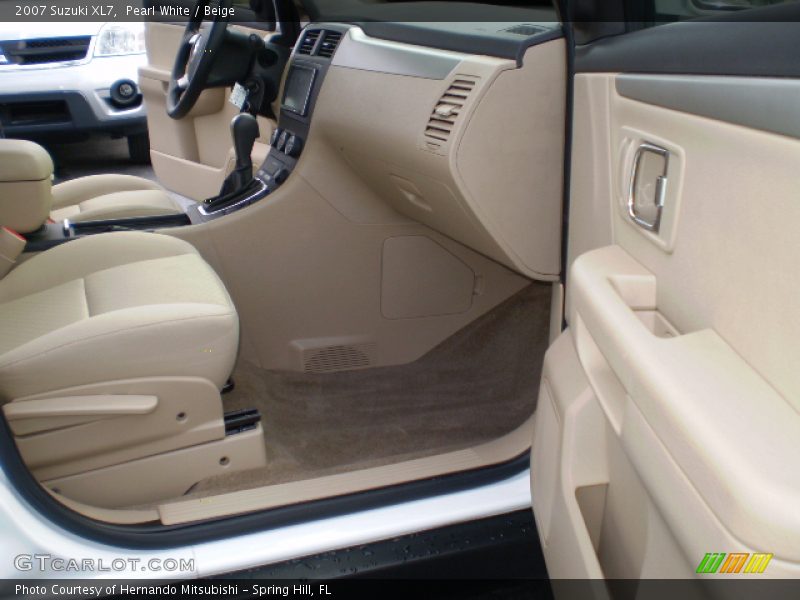 Pearl White / Beige 2007 Suzuki XL7