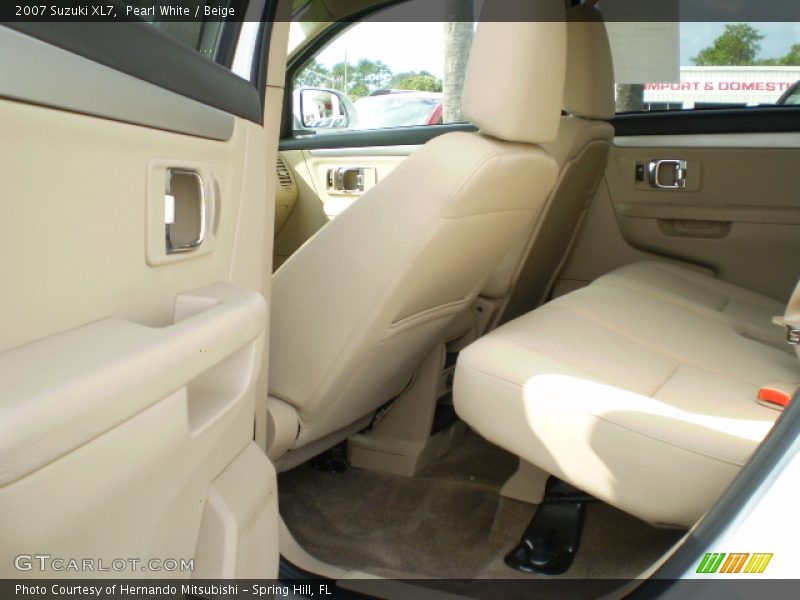 Pearl White / Beige 2007 Suzuki XL7