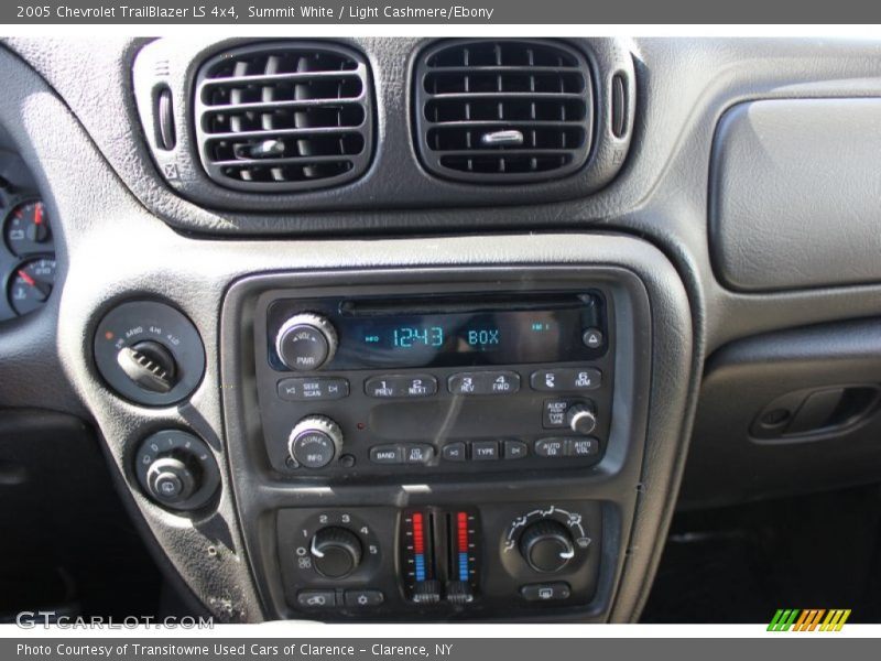 Summit White / Light Cashmere/Ebony 2005 Chevrolet TrailBlazer LS 4x4