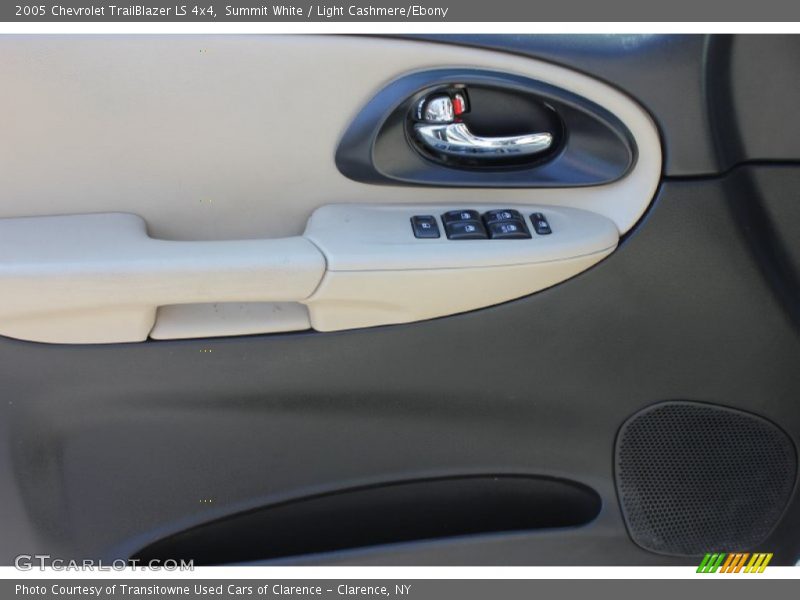 Summit White / Light Cashmere/Ebony 2005 Chevrolet TrailBlazer LS 4x4