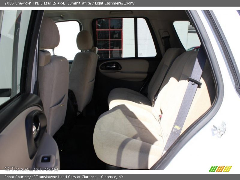 Summit White / Light Cashmere/Ebony 2005 Chevrolet TrailBlazer LS 4x4