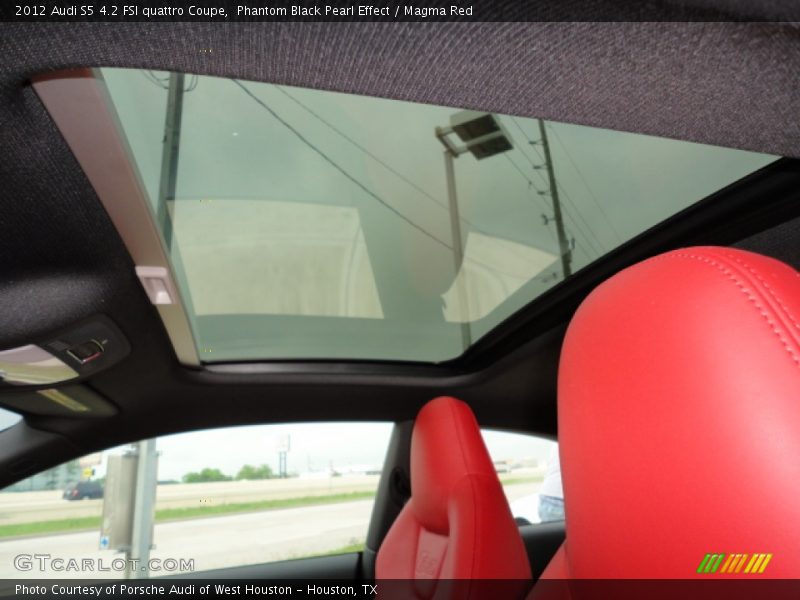 Sunroof of 2012 S5 4.2 FSI quattro Coupe
