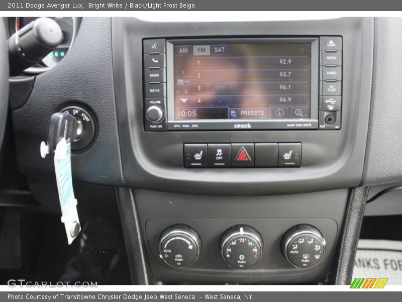 Bright White / Black/Light Frost Beige 2011 Dodge Avenger Lux