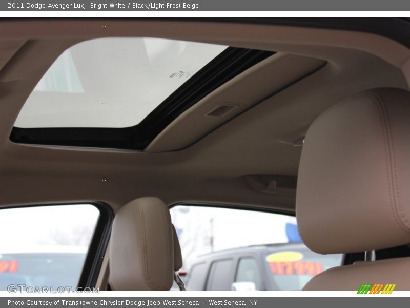 Bright White / Black/Light Frost Beige 2011 Dodge Avenger Lux