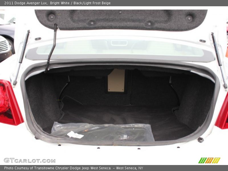 Bright White / Black/Light Frost Beige 2011 Dodge Avenger Lux