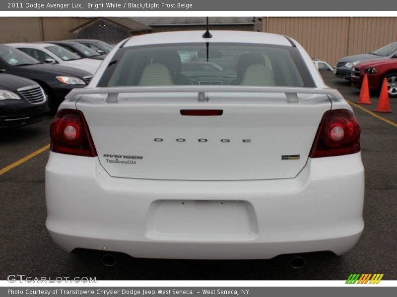 Bright White / Black/Light Frost Beige 2011 Dodge Avenger Lux