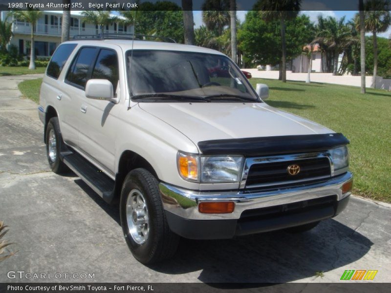 Front 3/4 View of 1998 4Runner SR5