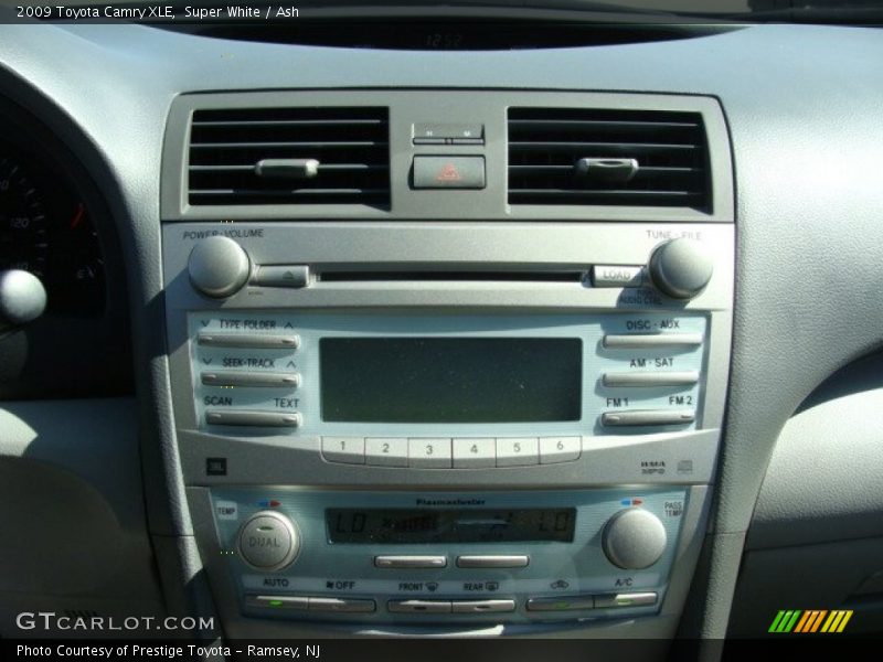 Super White / Ash 2009 Toyota Camry XLE