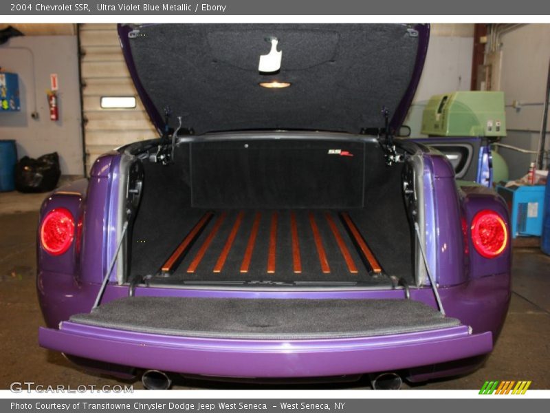  2004 SSR  Trunk