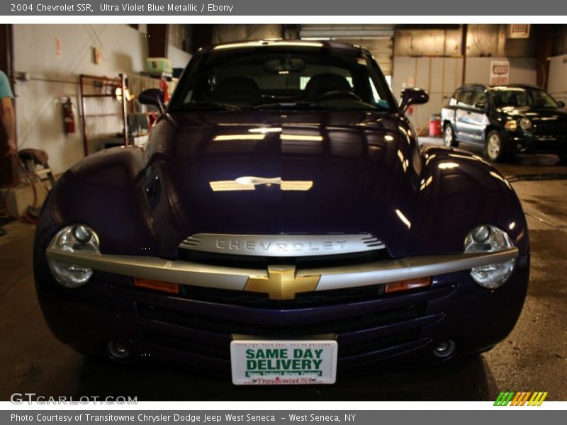Ultra Violet Blue Metallic / Ebony 2004 Chevrolet SSR