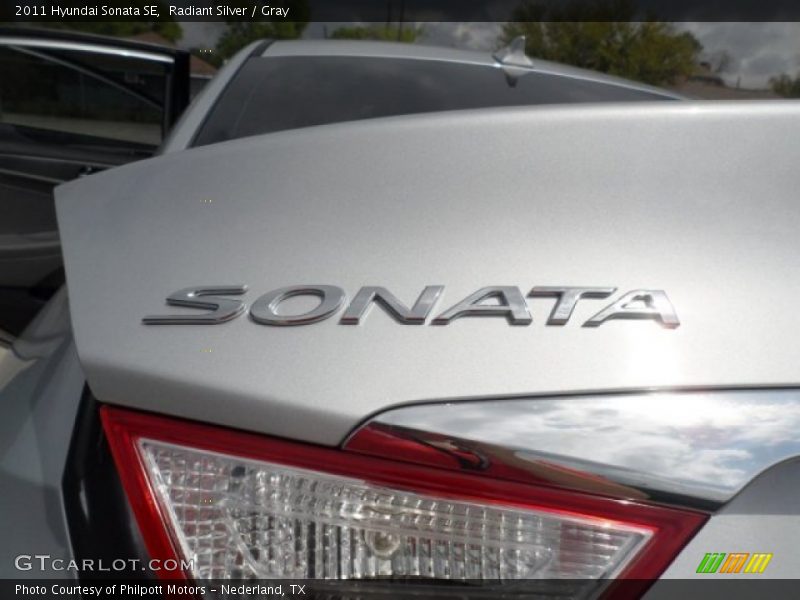 Radiant Silver / Gray 2011 Hyundai Sonata SE