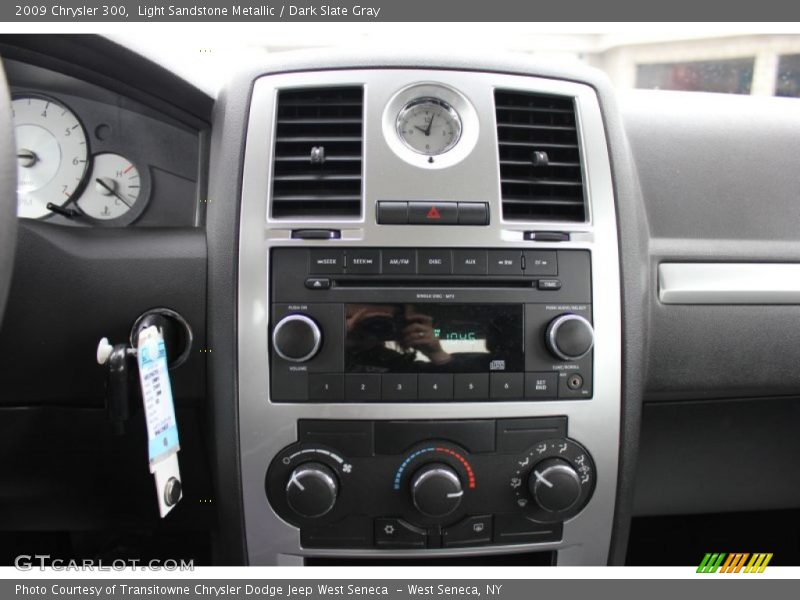 Light Sandstone Metallic / Dark Slate Gray 2009 Chrysler 300