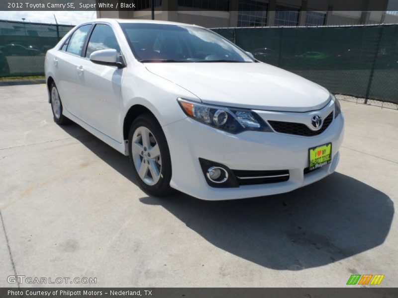 Super White / Black 2012 Toyota Camry SE