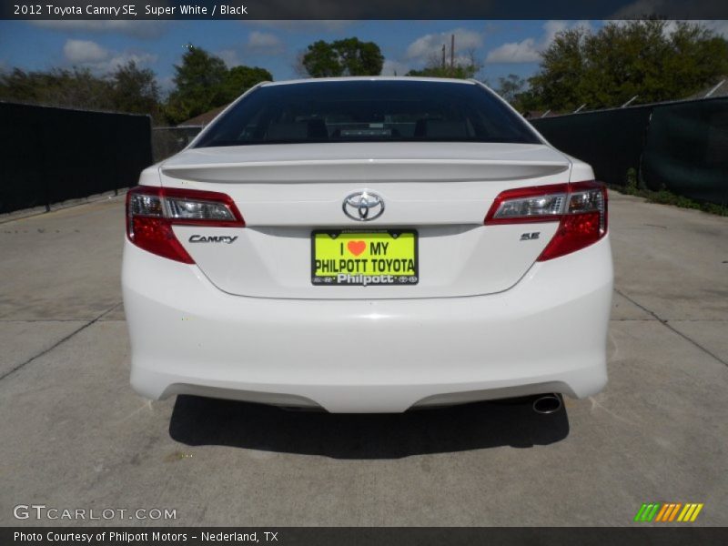 Super White / Black 2012 Toyota Camry SE