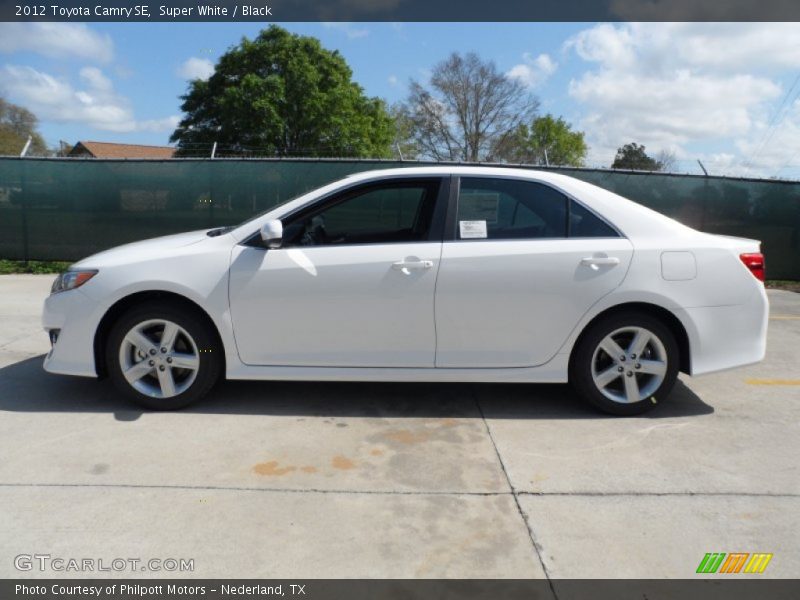 Super White / Black 2012 Toyota Camry SE