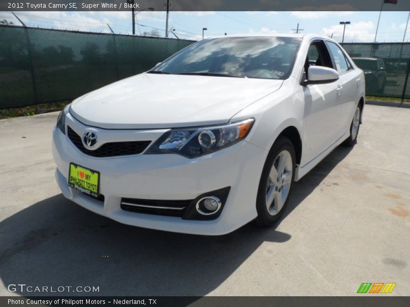 Super White / Black 2012 Toyota Camry SE