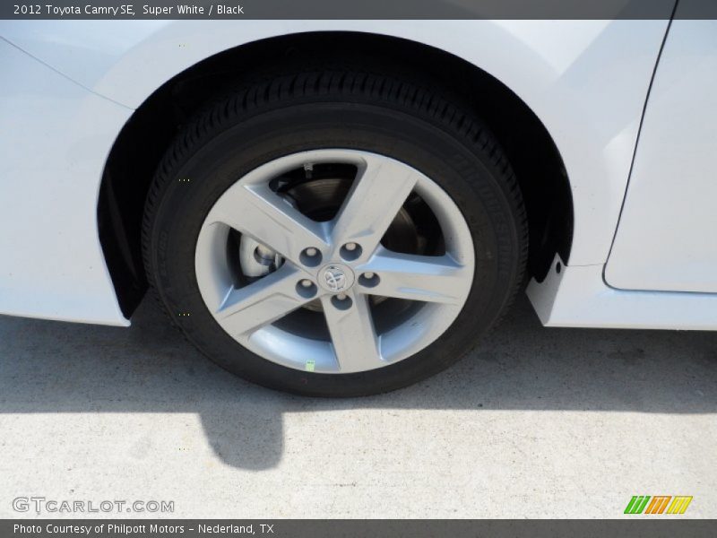 Super White / Black 2012 Toyota Camry SE