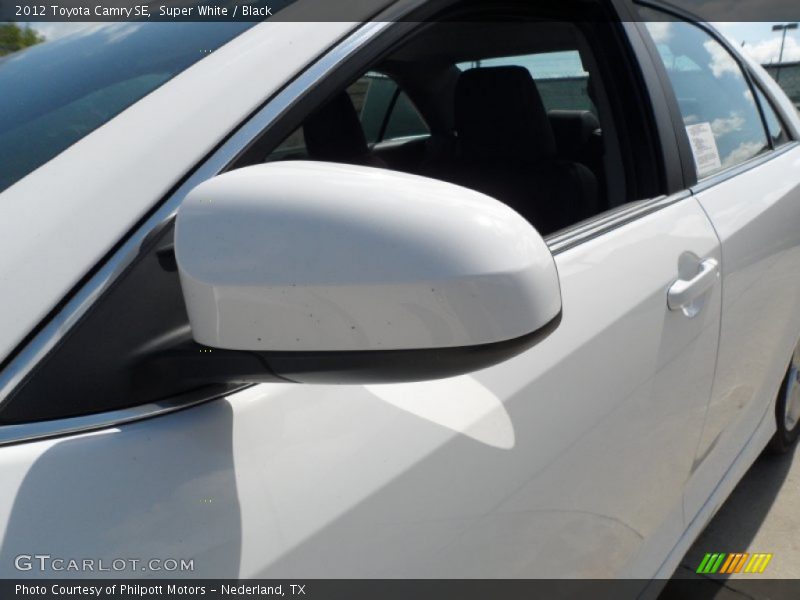 Super White / Black 2012 Toyota Camry SE